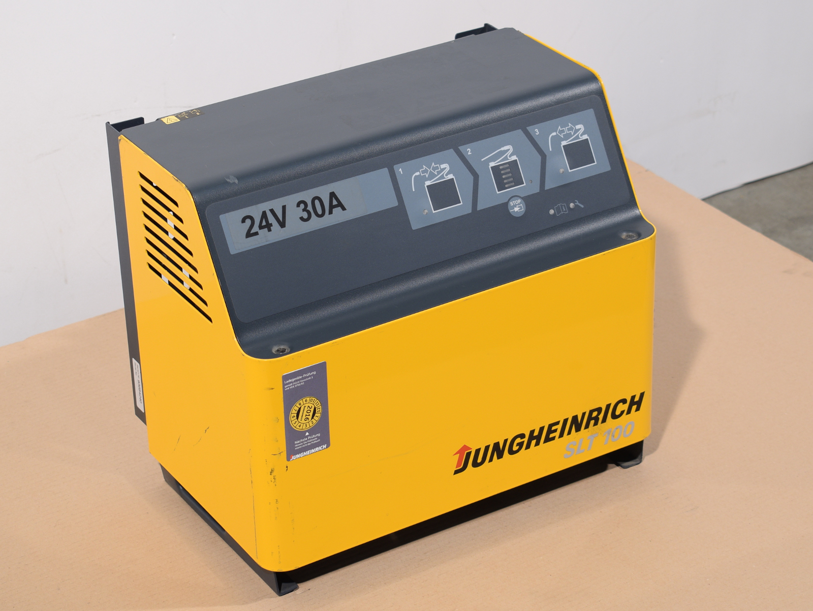 Jungheinrich Batterieladegerät E230V G24/30 B-SLT 100 Staplerbatterie 24 V  30 A